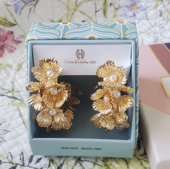 Avant Garde STATEMENT EARRINGS SET Pearl and Gold-toned Jewlery SET! - LEAD FREE - Picture 1 of 7